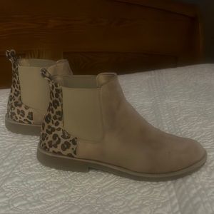 Tan suede fabric uppers, leopard heel accent